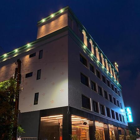 Weifeng Boutique Business Hotel - Zhanqian Branch Pingtung エクステリア 写真