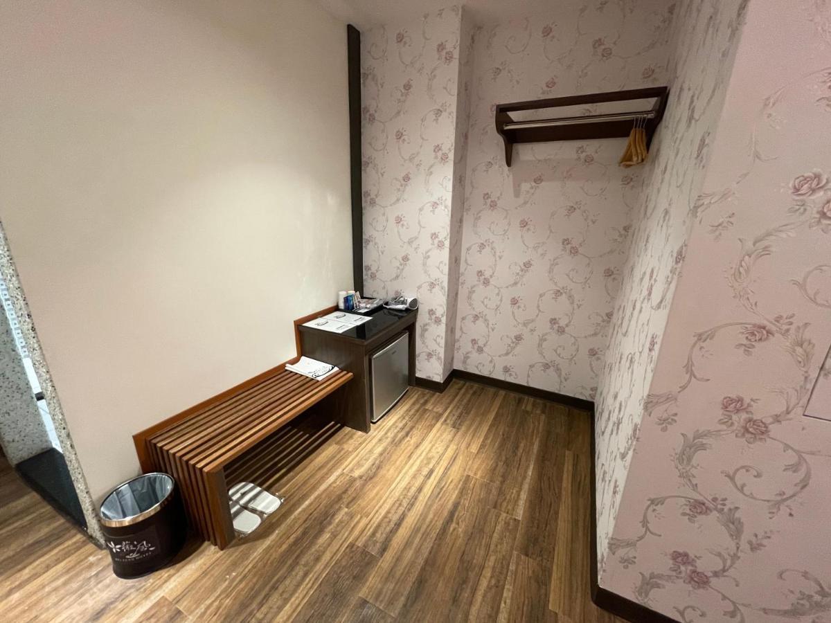 Weifeng Boutique Business Hotel - Zhanqian Branch Pingtung エクステリア 写真