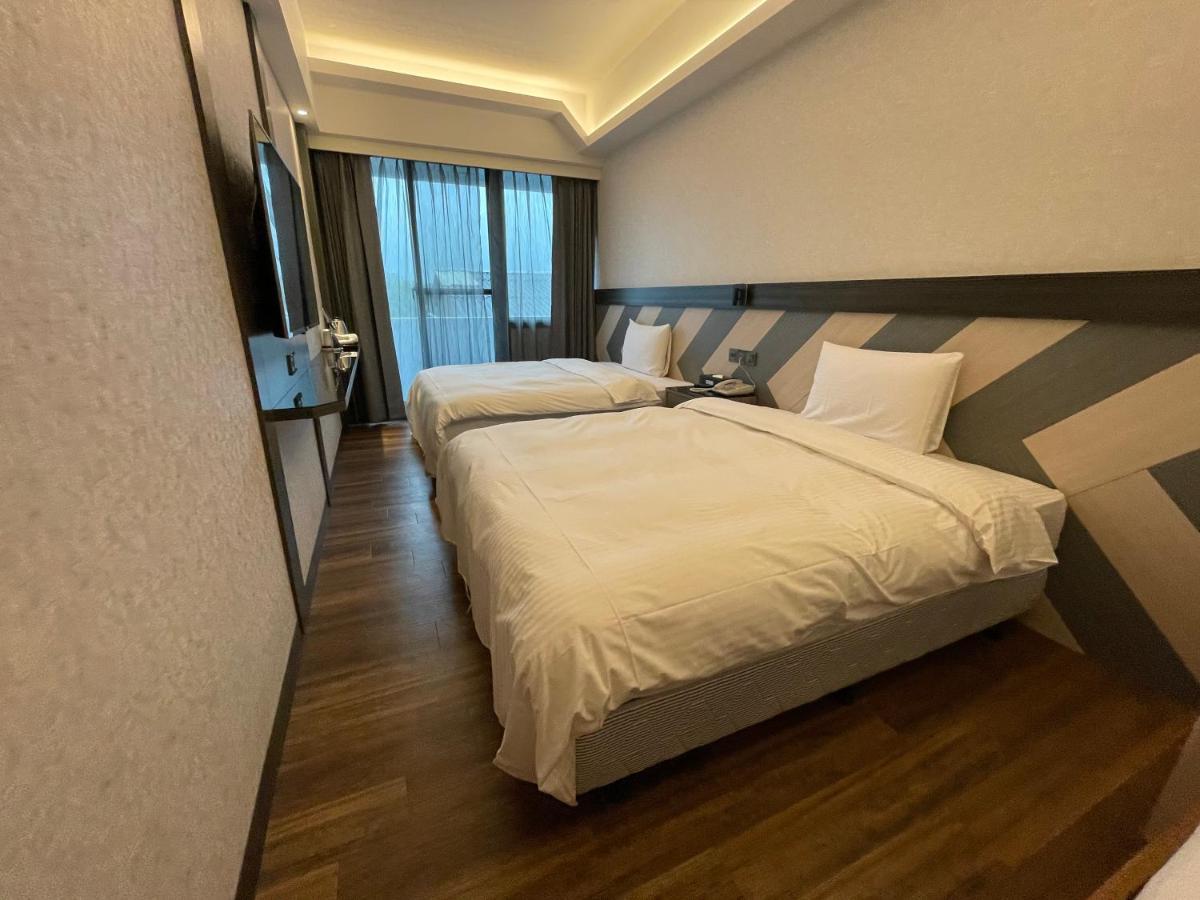Weifeng Boutique Business Hotel - Zhanqian Branch Pingtung エクステリア 写真