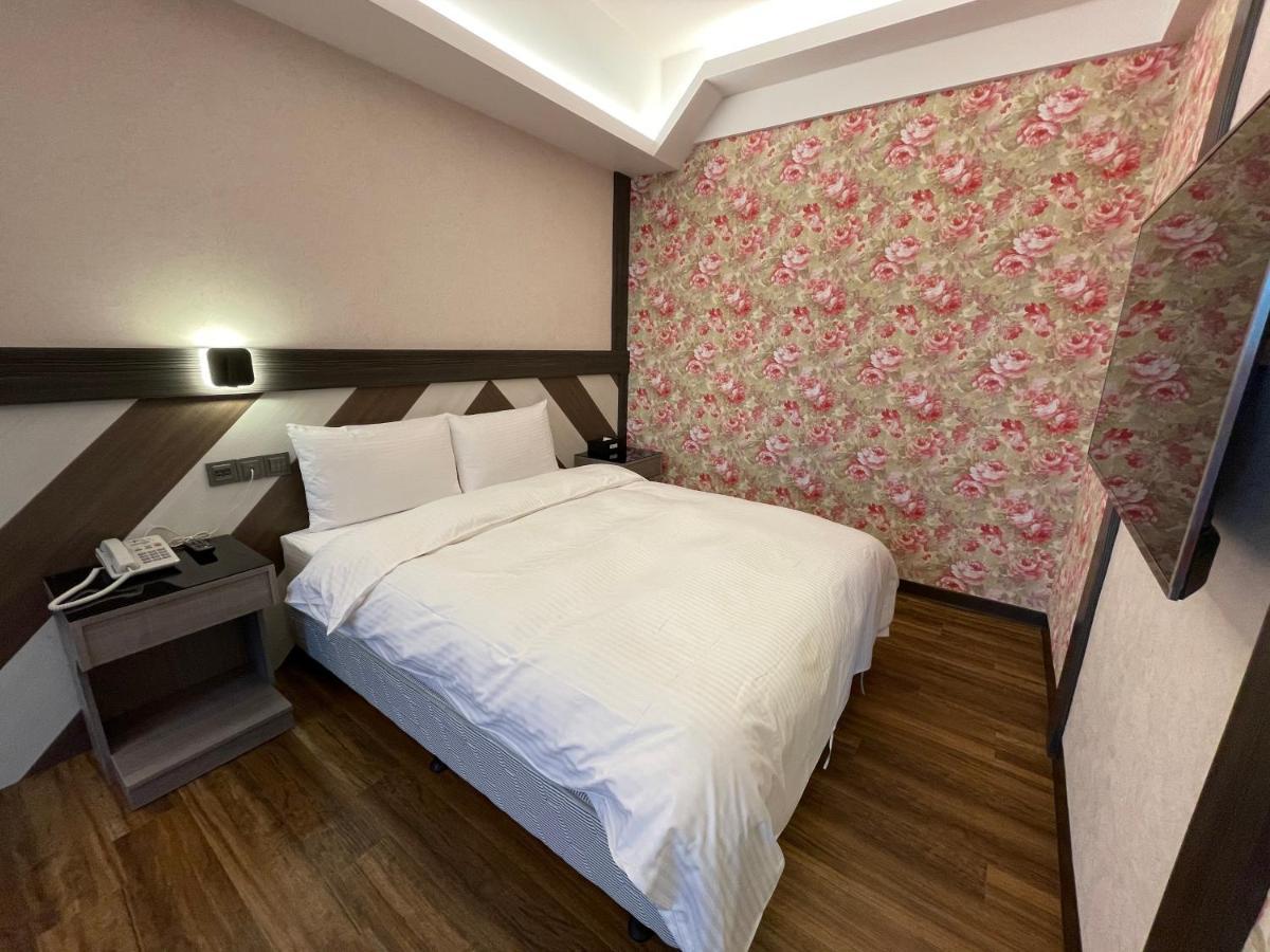 Weifeng Boutique Business Hotel - Zhanqian Branch Pingtung エクステリア 写真