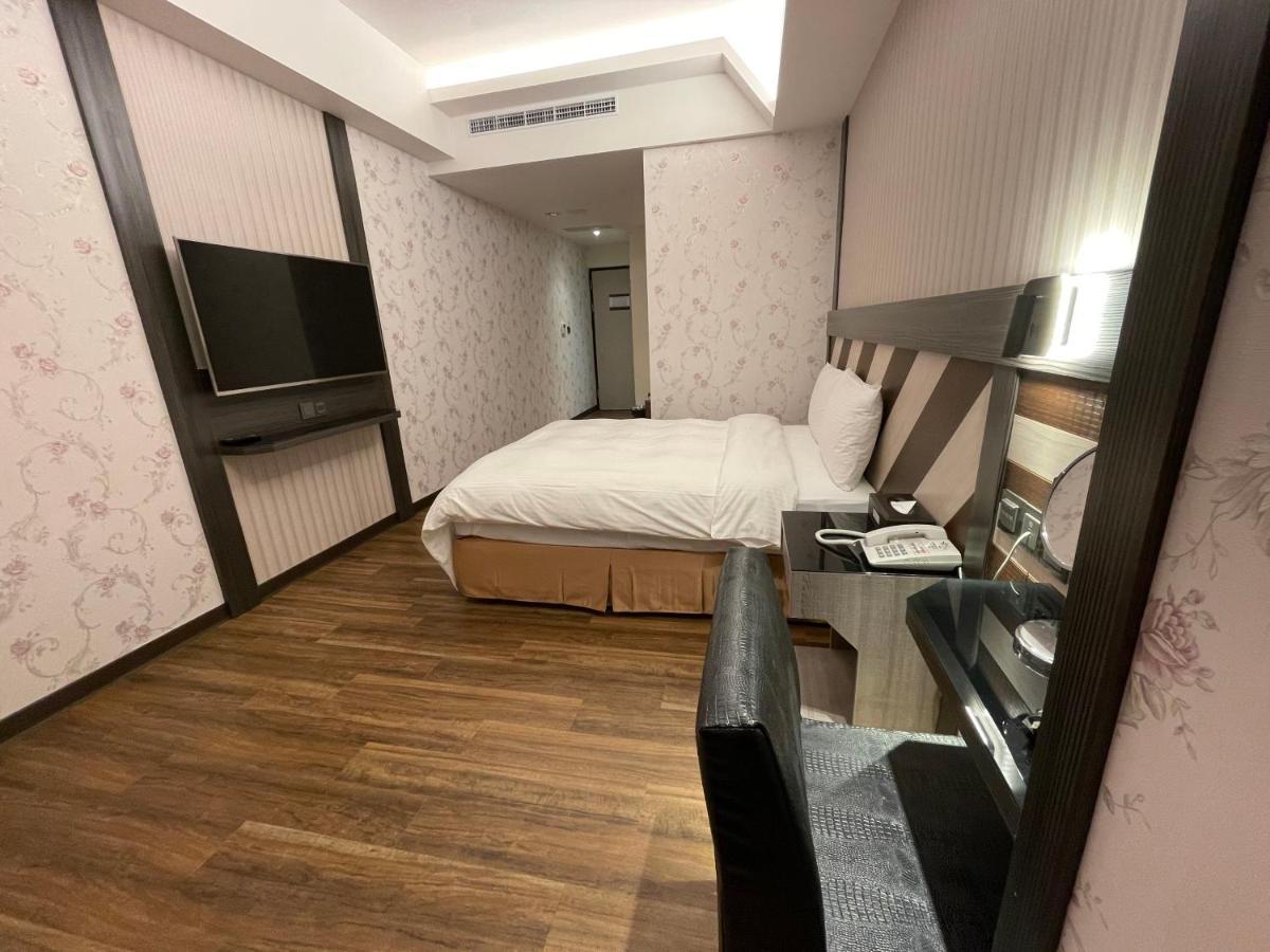 Weifeng Boutique Business Hotel - Zhanqian Branch Pingtung エクステリア 写真