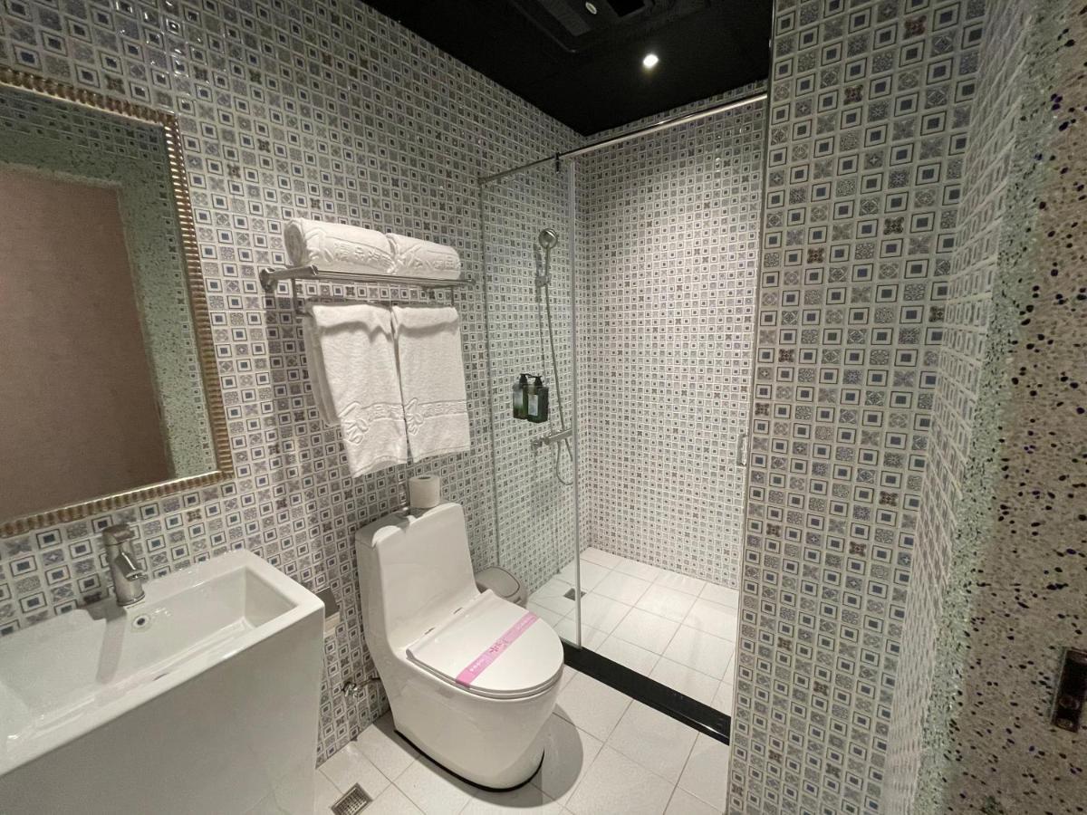 Weifeng Boutique Business Hotel - Zhanqian Branch Pingtung エクステリア 写真