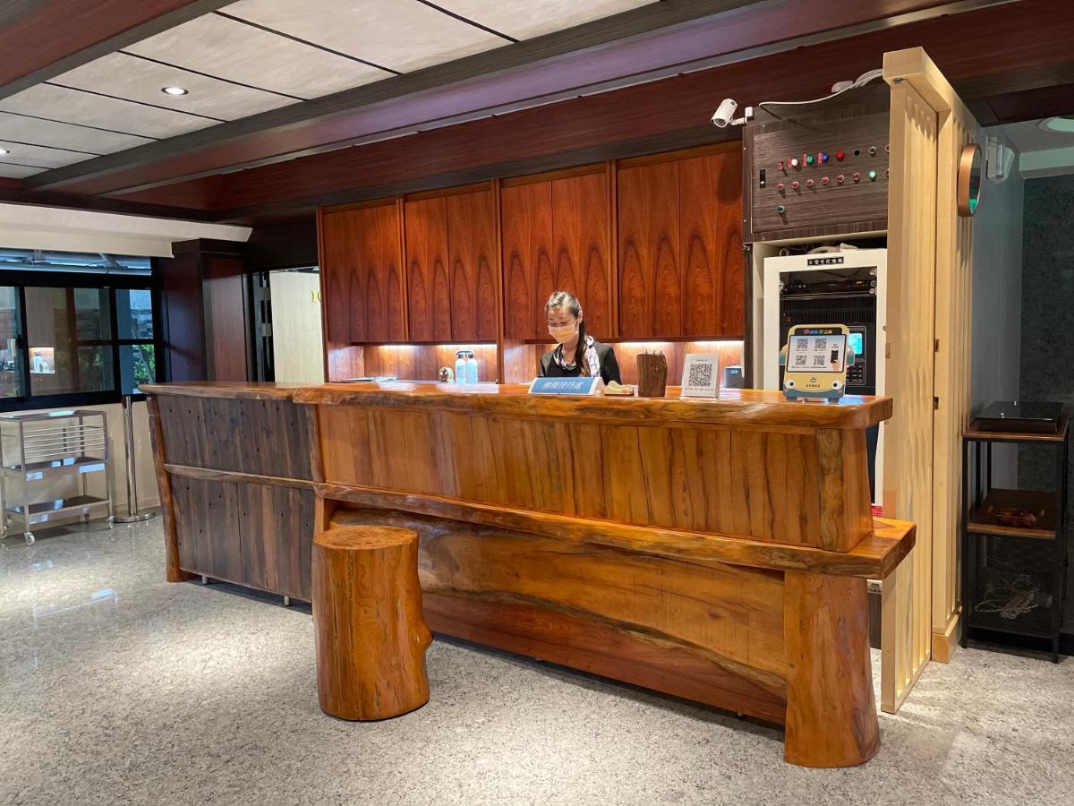 Weifeng Boutique Business Hotel - Zhanqian Branch Pingtung エクステリア 写真