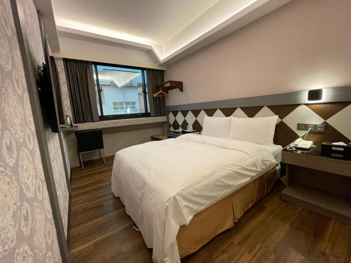 Weifeng Boutique Business Hotel - Zhanqian Branch Pingtung エクステリア 写真