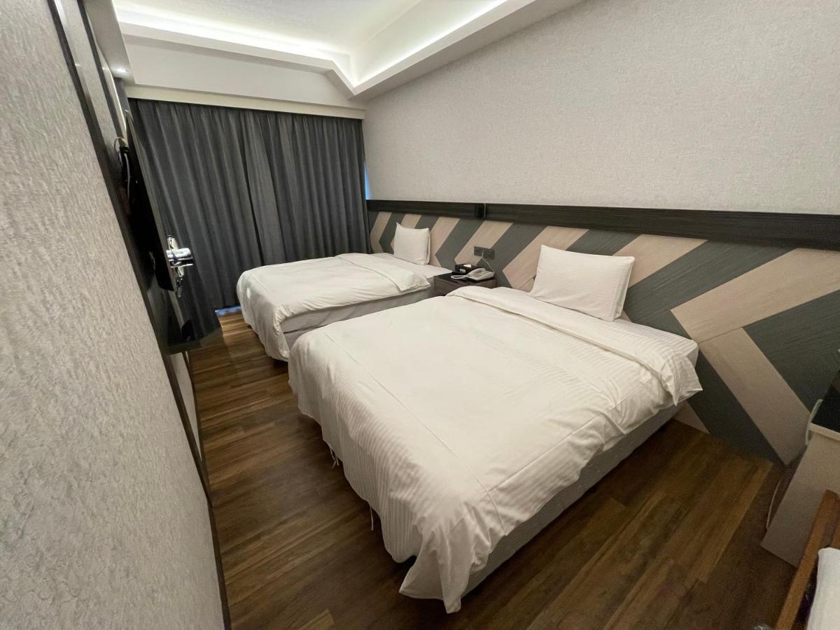Weifeng Boutique Business Hotel - Zhanqian Branch Pingtung エクステリア 写真