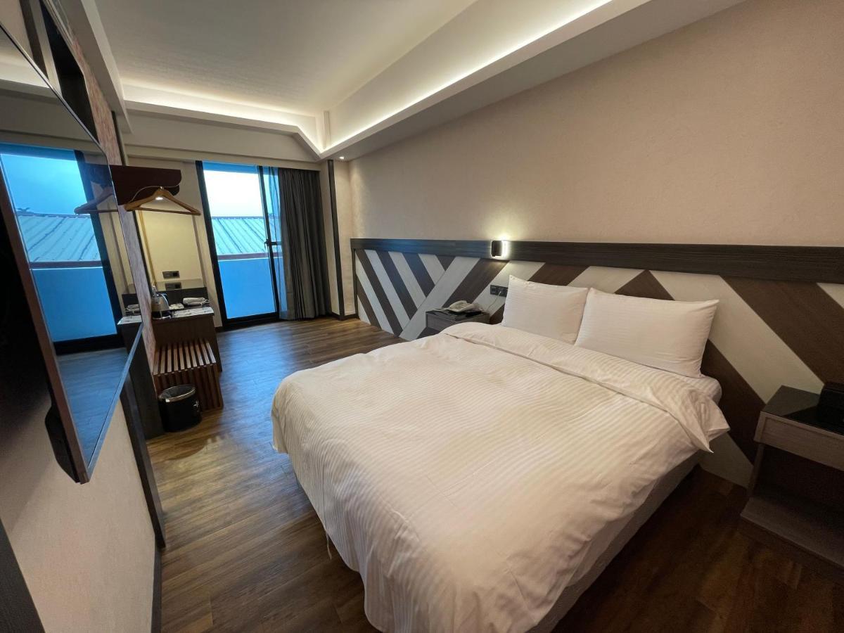 Weifeng Boutique Business Hotel - Zhanqian Branch Pingtung エクステリア 写真