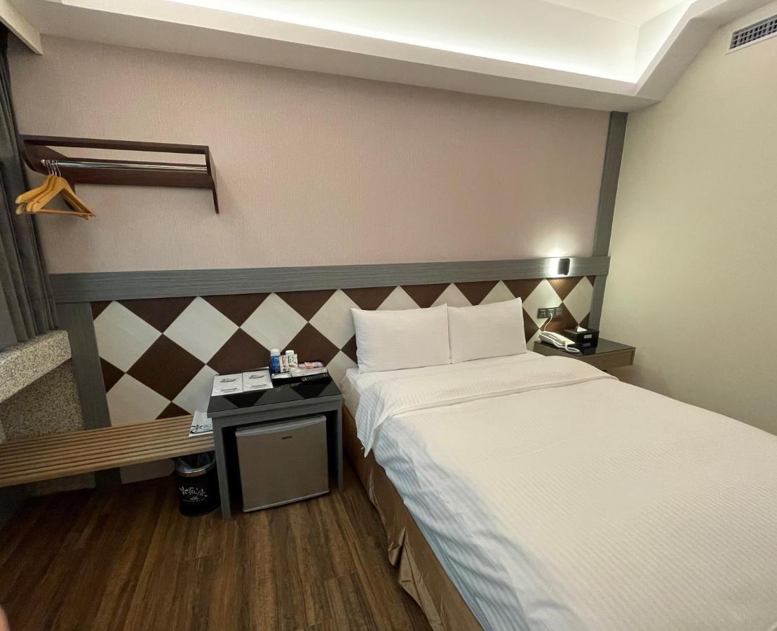 Weifeng Boutique Business Hotel - Zhanqian Branch Pingtung エクステリア 写真