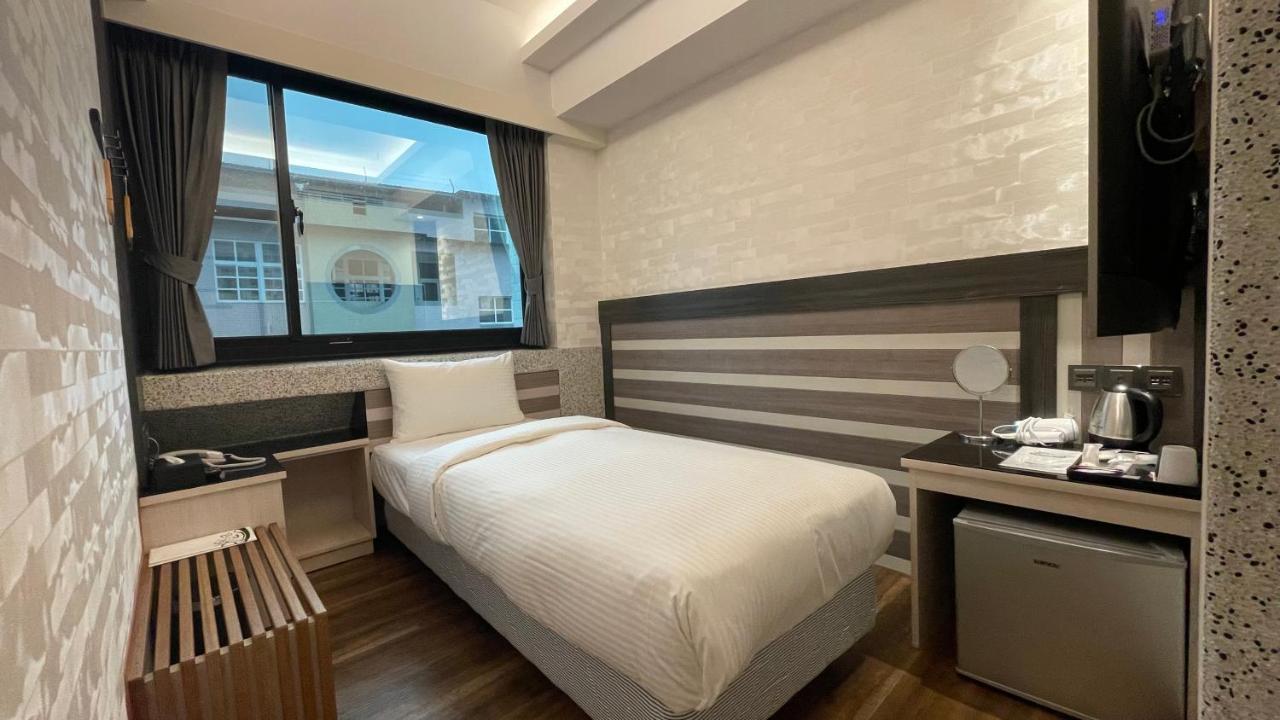 Weifeng Boutique Business Hotel - Zhanqian Branch Pingtung エクステリア 写真